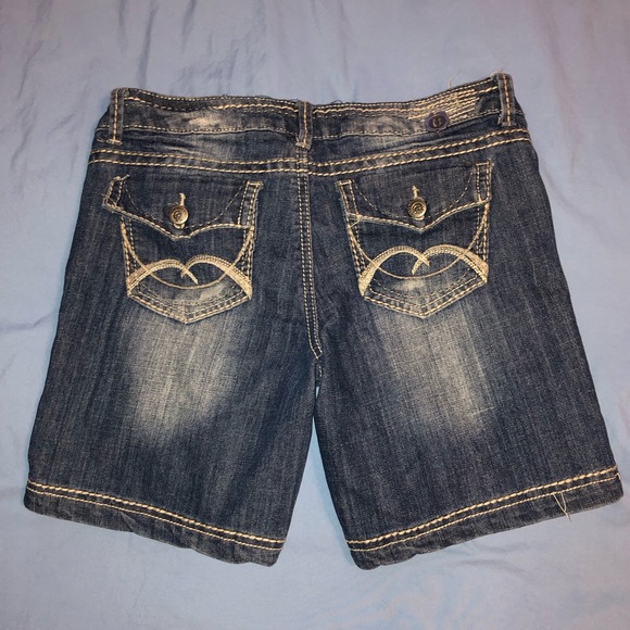 1st Kiss Bermuda style shorts EUC Looks like size 9 but look at tag/pictures - Picture 4 of 16